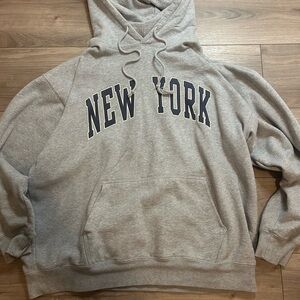 Brandy Melville New York hoodie